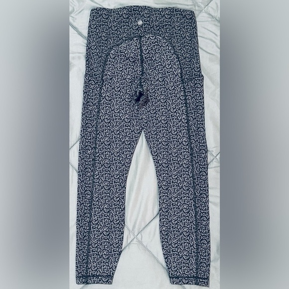 Athleta Ultimate Stash Pocket Textured 7/8 Leggings Black Gray Size Small - Picture 6 of 8